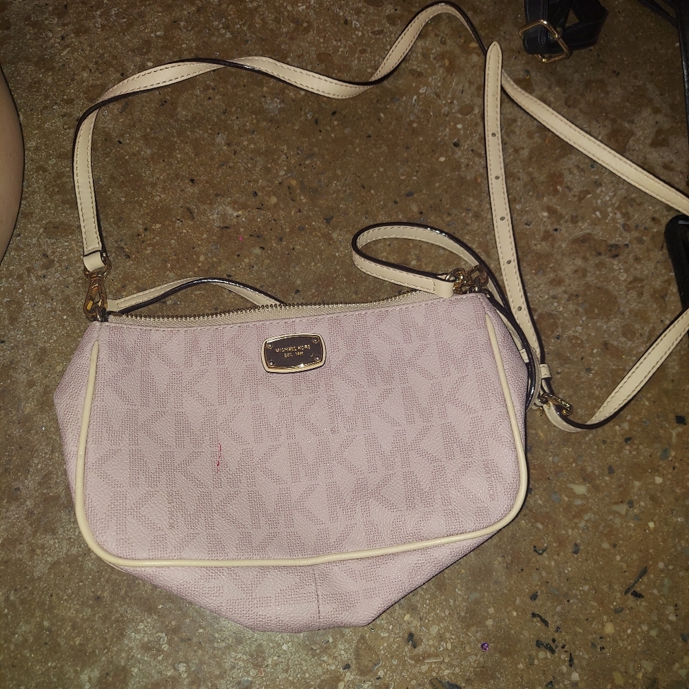 Michael kors crossbosy purse